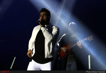 کنسرت علیرضا طلیسچی در جشنواره موسیقی فجر 1