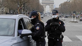 3 سال زندان برای سرفه کردن به صورت مامور پلیس در فرانسه 1