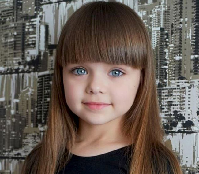 الیتا لاکوپووا اهل روسیه زیباترین دختر بچه انتخاب شد +عکس فقط 
