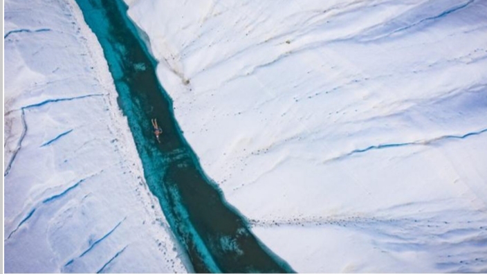 برای اولین بار یک انسان در آب‌های یخسار جنوبگان شنا کرد 1