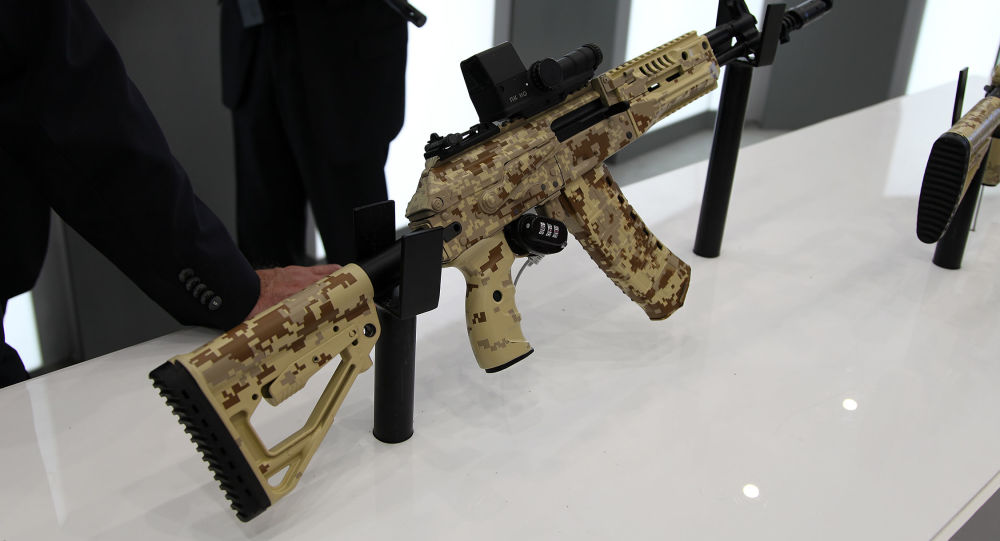 تحویل اسلحه های جدید خودکار کالاشنیکوف به وزارت امور داخلی و گارد روسیه 