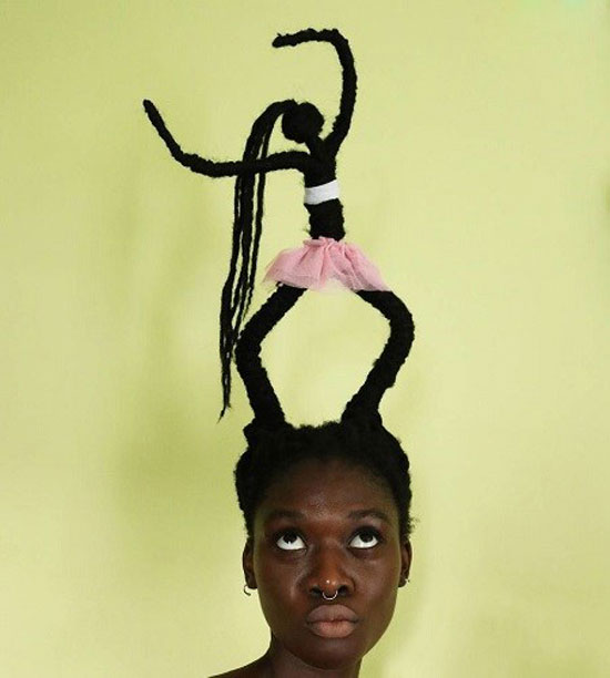 این دختر با موهای خود مجسمه می سازد (عکس) 1