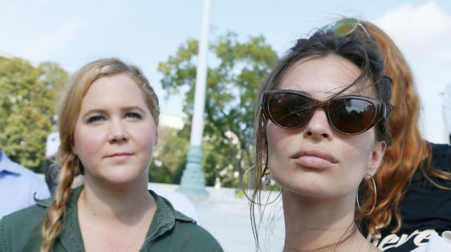 2 بازیگر زن مشهور هالیوودی در یک تجمع اعتراضی در آمریکا دستگیر شدند + تصاویر 1