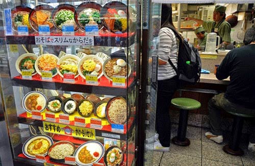 خلاقیت جالب رستوران ژاپنی برای جذب مشتری (عکس) 1