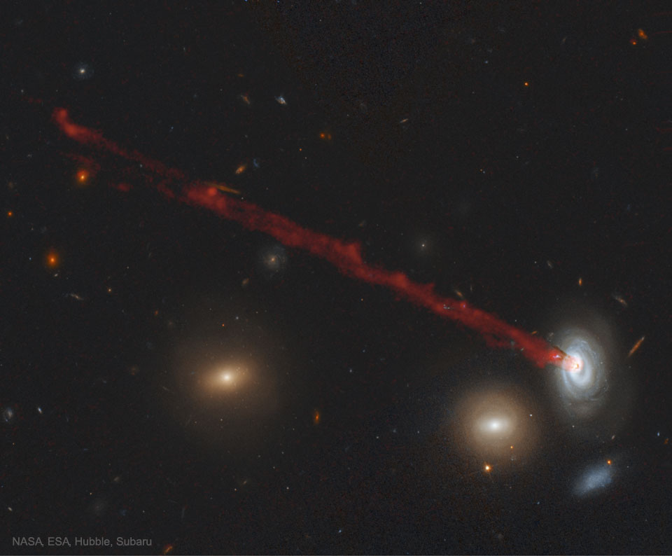 دنبالۀ گازی بلند یک کهکشان مارپیچی+تصویر نجومی روز 1