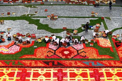 ساخت فرش ترکی عظیم با هزاران گل 1