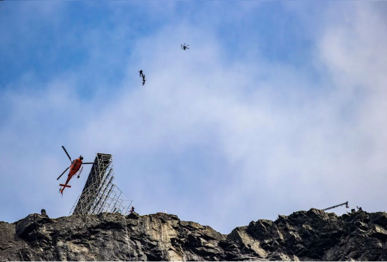 مراحل فیلمبرداری فیلم Mission Impossible 7 آغاز شد؛ پرش تام کروز از کوه با موتور 1
