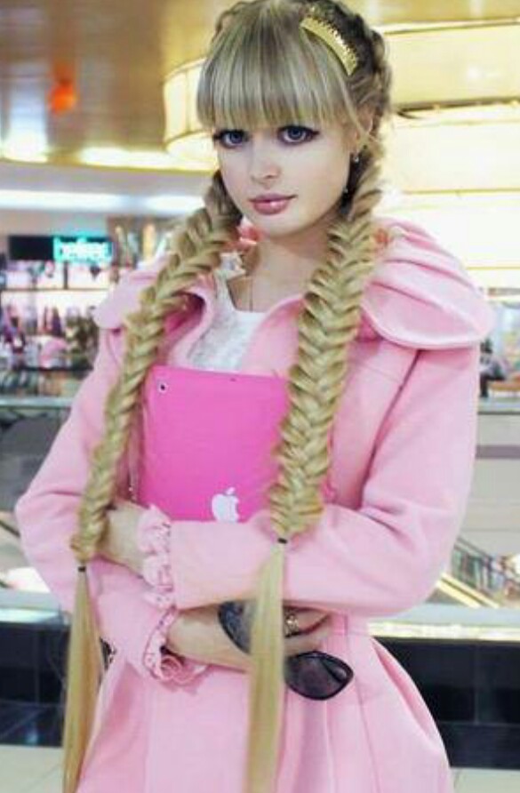 زیباترین دختر روسیه معروف به باربی 