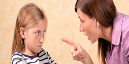 عواقب ترساندن کودک چیست و برخورد والدین هنگام مواجه با ترس کودک چگونه باید باشد؟ 