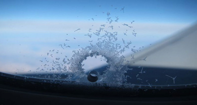 علت داشتن سوراخ های کوچک در پنجره هواپیما 1