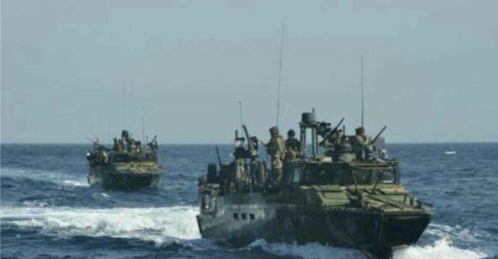 دستگیری 10 تفنگ دار دریایی آمریکا در آب های سرزمینی ایران 1