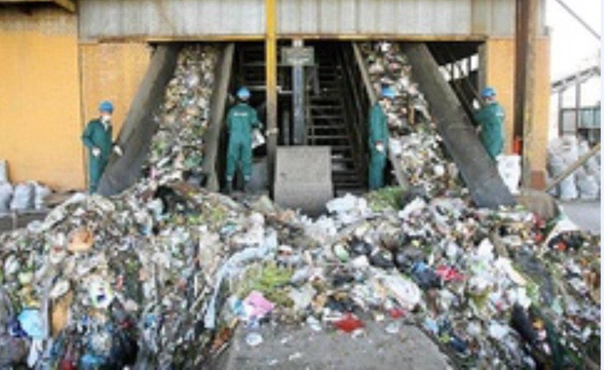 زباله روزانه تهران 3 برابر یک زمین فوتبال را اشغال میکند/ 65 درصد زباله پایتخت «تر» ا 1