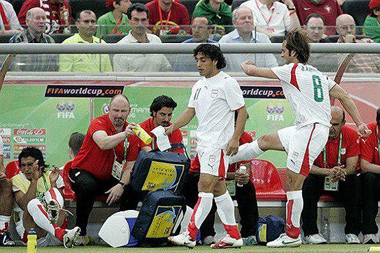 یازده سالگی پرحاشیه ترین بازی ایران در تاریخ جام جهانی؛ لگدباران ایرانی 1