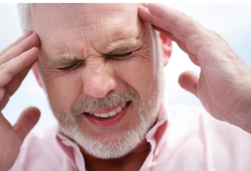 ۱۰ دلیل خطر ناک سر درد 1